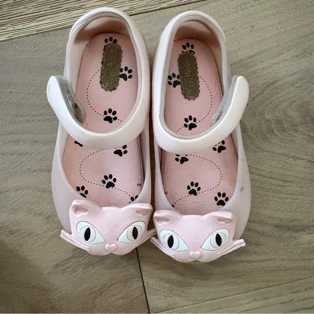 Mini Melissa pink cats size 8